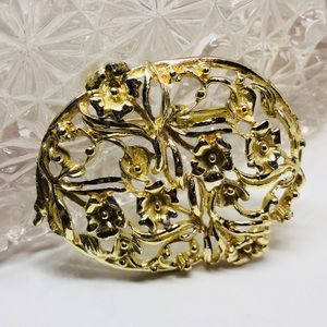 Vintage Large Oval Flower Gold Tone Brooch